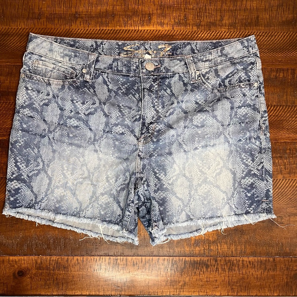Seven 7 snakeskin print denim weekend short size 16 EUC - Picture 1 of 6